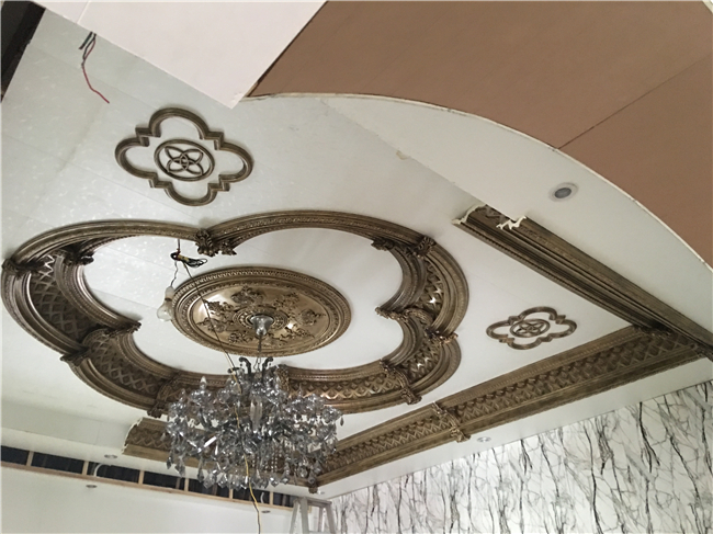 White Color Ceiling Light Cover Plate 30 Inches Rosettes Gypsum