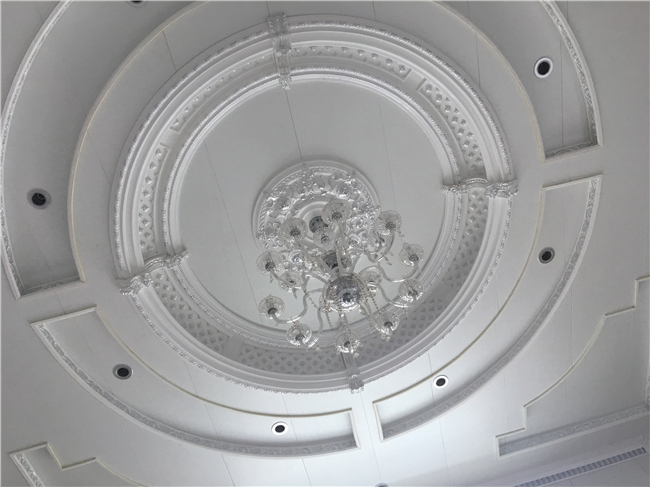 White Color Ceiling Light Cover Plate 30 Inches Rosettes Gypsum